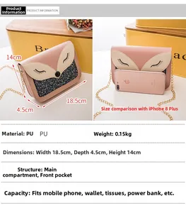 Comparaison de taille et dimensions du sac renard à paillettes rose avec iPhone