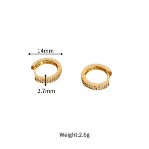 Détail de créoles dorées 14mm serties de zircons avec dimensions et poids du bijou