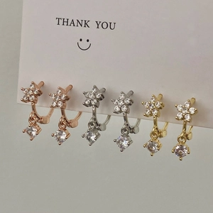 Set aus drei funkelnden Zirkon-Blumenohrringen in Gold, Silber und Roségold-Finish