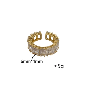 Detail view showing 6mm by 4mm square zircon stone size and 5g weight on gold ring