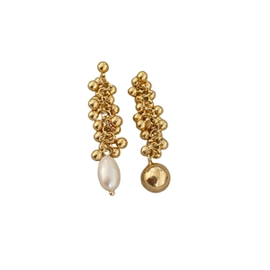 Elegant gold bead tassel earrings with freshwater pearl pendant in a minimalist design