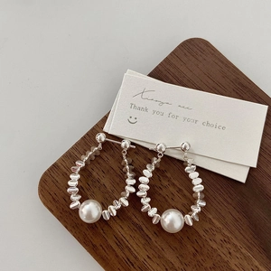 Minimalist silver beaded hoop earrings with large round pearl accent in French retro style