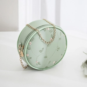 Borsa rotonda verde menta con ricamo floreale e tracolla a catena dorata da donna