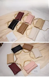 Détails des sacs bandoulière en cuir synthétique avec chaîne élégante en résine