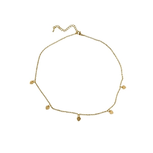 Goldene Herzkette mit fünf Anhängern und verstellbarer Kette auf weißem Hintergrund