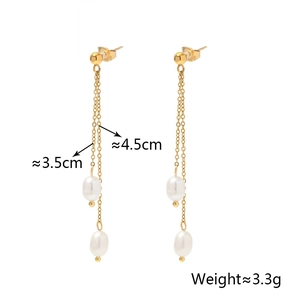 Détail de boucles d'oreilles pendantes dorées avec perles gouttes, longueur et poids
