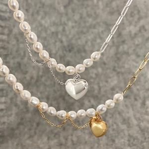 Collier en perles d'eau douce baroques avec pendentif cœur en or et argent