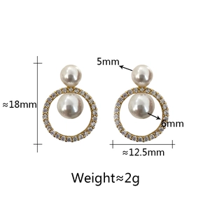 Detail showing dimensions of gold pearl hoop earrings with 5mm and 6mm pearls