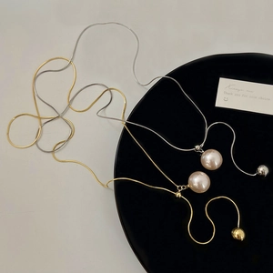 Minimalist gold and silver snake chain necklaces with large pearls for winter fashion