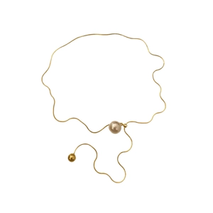 Minimalist golden wavy pearl necklace with adjustable pull chain and sleek metallic finish