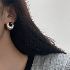 Vintage French geometric earrings with black opal and silver pleated metal texture