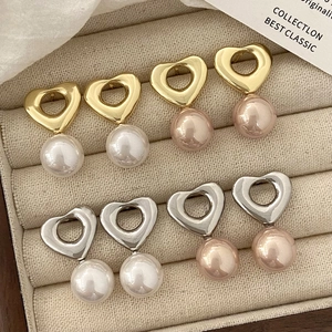 Boucles d'oreilles cœur vintage français avec finitions élégantes en or et argent