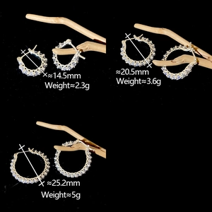 Trois tailles de créoles argentées serties de zircons en 14,5 mm, 20,5 mm et 25,2 mm de large