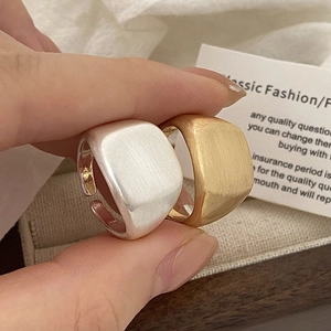 Bague Chevalière Carrée Minimaliste Finition Mate Brossée Cuivre Plaqué Or Argent Anneau Réglable Ouvert Bijoux Modernes