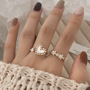 Elegante gouden ringenset met parels en zirkoon, hartontwerp en gestapelde ring voor dames