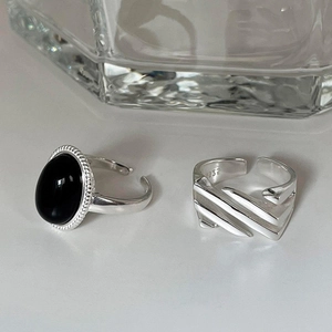 Close-up of S925 sterling silver rings with black oval gemstone and layered geometric band
