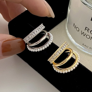 Manchette d'oreille à trois couches avec zircon et perles en fini doré et argent
