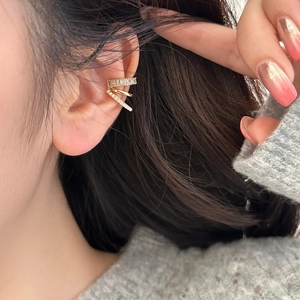 Manchette d'oreille dorée à trois couches avec perles et zircons, boucle d'oreille chic