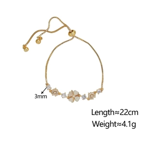 Detailed view of adjustable clover bracelet with length 22cm and weight 4.1g specs