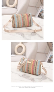 Vue détaillée du sac bandoulière tissé multicolore avec motif rayé et finitions dorées