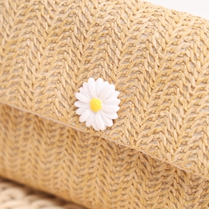 Daisy straw shoulder bag with chain strap and woven texture for 2025 summer