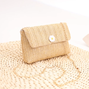 Straw crossbody bag with daisy floral accent and elegant gold chain strap