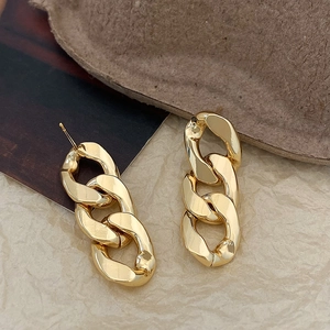 Polished gold thick chain link earrings in trendy chunky European minimalist style