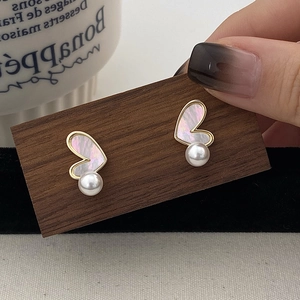 Heart Shell Artificial Pearl Stud Earrings Copper Earring Post Iridescent Mother Of Artificial Pearl Elegant Jewelry For Women Fashion Accessory