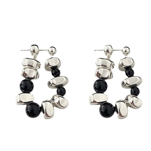 Minimalist irregular silver nuggets and black beads hoop earrings for women