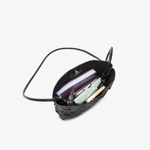 Borsa a tracolla in pelle intrecciata con trama a rombi, capacità interna e chiusura magnetica