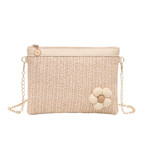 Sac bandoulière en paille avec chaîne dorée et détail de marguerite pour l'été chic