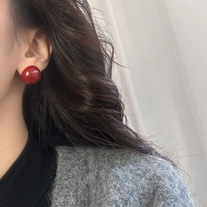 Elegant retro red bead stud earrings featuring high-gloss minimalist sphere design