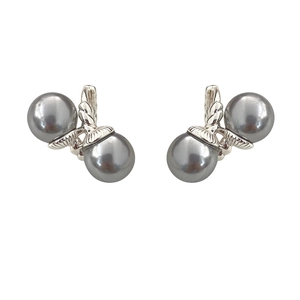 Twisted silver metal stud earrings featuring dual grey pearls in a minimalist vintage style