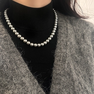 Luxurious dark grey metallic pearl necklace with round 10mm beads and elegant metal clasp