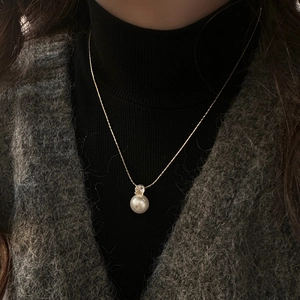 Minimalist Pendant Necklace For Women With Round Faux Artificial Pearl And Zirconia Inlaid Snake Bone Chain Elegant Jewelry