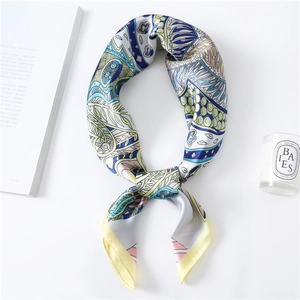 Sciarpa di seta vintage con motivi geometrici astratti e finitura in raso multicolore