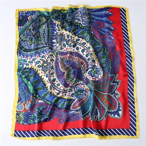 Foulard vintage in seta con motivi paisley vivaci, fiori e bordi arrotolati gialli