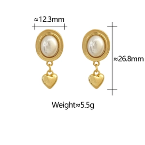 Détail des boucles d'oreilles cœur avec dimensions et finition dorée