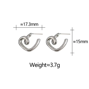 Detailed size specifications for silver heart earrings with dimensions and weight info