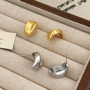 Minimalist geometric C-shaped earrings in gold and silver finish with mirror polish