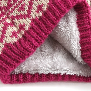 Winter fleece neck warmer with diamond pattern and warm plush lining for men and women