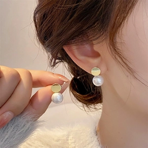 Elegant Korean style gold geometric stud earrings with vertical white spherical pearls