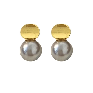 Elegant gold oval metal earrings with iridescent greyish purple pearls on white background