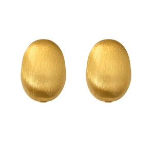 Boucles d'oreilles ovales dorées mates avec texture métallique brossée et style moderne épuré