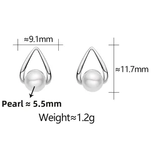 Detail of drop-shaped silver earrings with shell pearl including size and weight specs