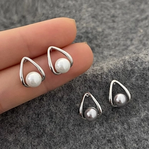 Vintage water drop pearl earrings with elegant silver geometric metal frame design