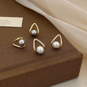 Minimalist geometric pearl stud earrings in gold drop frames for daily elegance