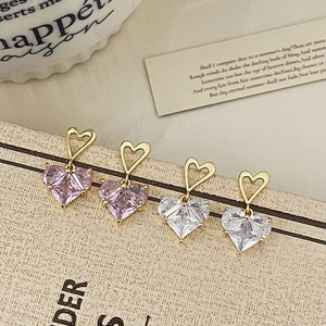 Élégantes boucles d'oreilles cœur de style français avec cristaux roses et blancs