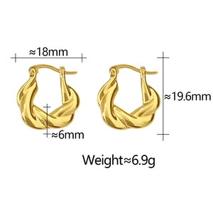 Dimensioni dettagliate con larghezza 18mm e altezza 19,6mm degli orecchini a cerchio