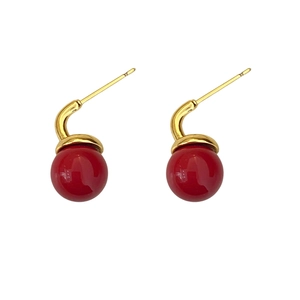 Elegante rote Perlenohrringe mit goldenen Haken, minimalistischer Retro-Schmuck für Damen